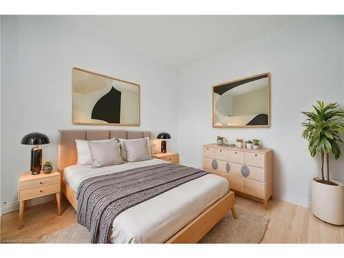 Main-38 Endfield Avenue, Hamilton, ON - Indoor Photo Showing Bedroom