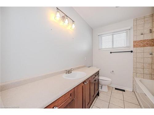 Main-38 Endfield Avenue, Hamilton, ON - Indoor Photo Showing Bathroom