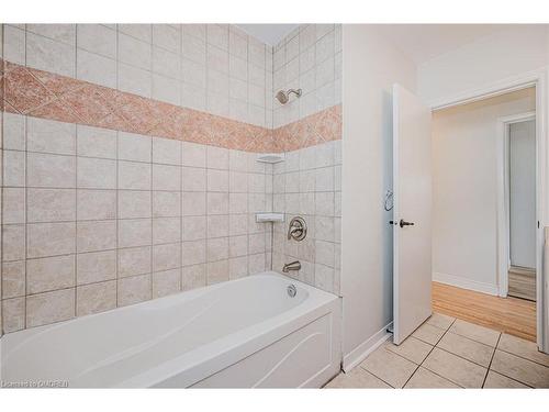 Main-38 Endfield Avenue, Hamilton, ON - Indoor Photo Showing Bathroom