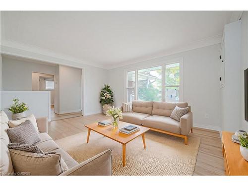 Main-38 Endfield Avenue, Hamilton, ON - Indoor Photo Showing Living Room