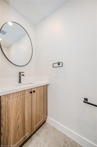 Lower-38 Endfield Avenue, Hamilton, ON - Indoor Photo Showing Bathroom