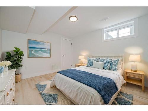 Lower-38 Endfield Avenue, Hamilton, ON - Indoor Photo Showing Bedroom