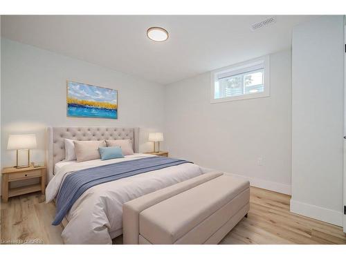 Lower-38 Endfield Avenue, Hamilton, ON - Indoor Photo Showing Bedroom