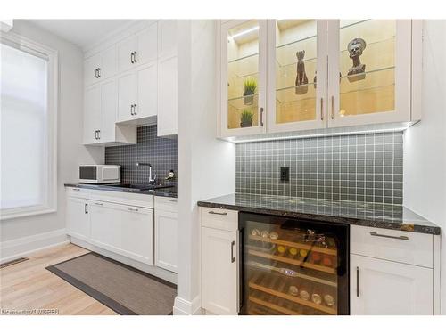 2209 Sloane Drive, Oakville, ON - Indoor Photo Showing Kitchen