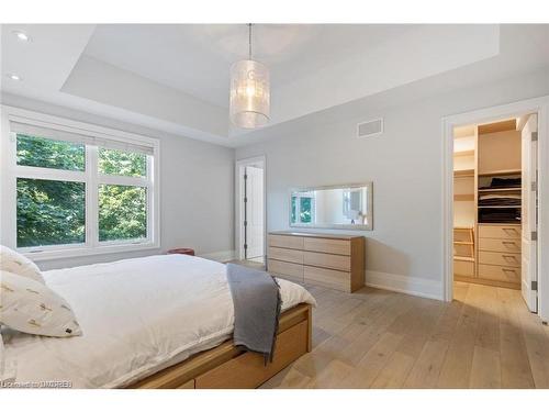 2209 Sloane Drive, Oakville, ON - Indoor Photo Showing Bedroom