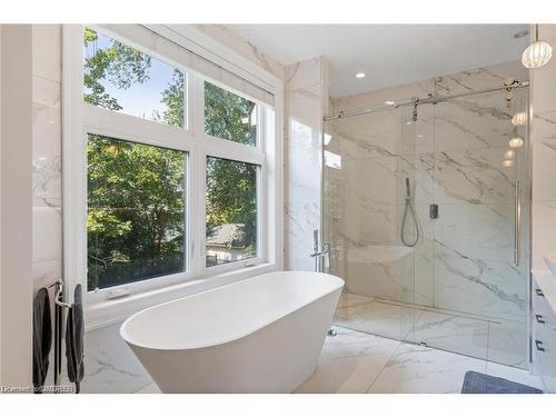 2209 Sloane Drive, Oakville, ON - Indoor Photo Showing Bathroom