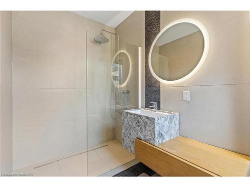 2209 Sloane Drive, Oakville, ON - Indoor Photo Showing Bathroom