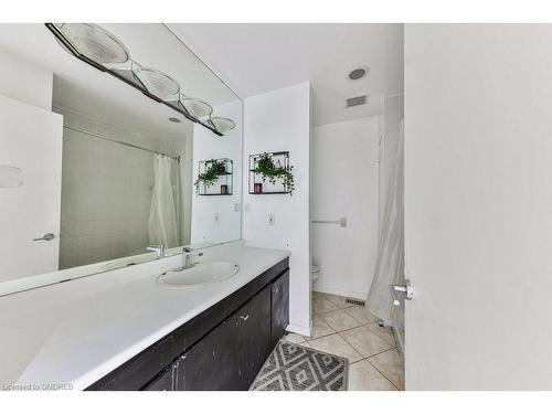 2225 Shardawn Mews, Mississauga, ON - Indoor Photo Showing Bathroom