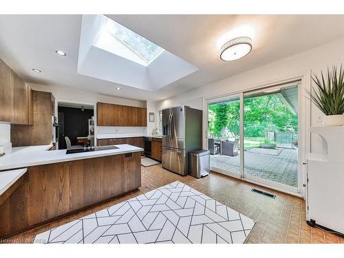 2225 Shardawn Mews, Mississauga, ON - Indoor Photo Showing Kitchen