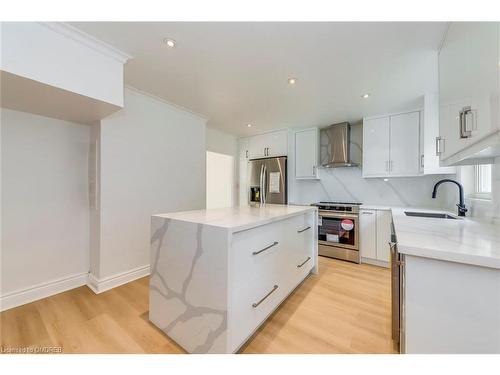 2055 Leighland Road, Burlington, ON - Indoor Photo Showing Kitchen With Upgraded Kitchen