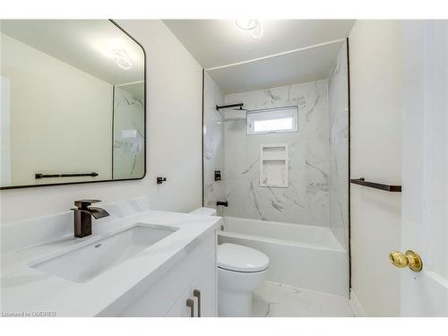 2055 Leighland Road, Burlington, ON - Indoor Photo Showing Bathroom