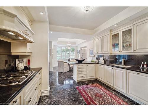 304-68 Yorkville Avenue, Toronto, ON - Indoor Photo Showing Kitchen