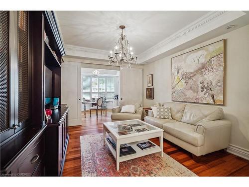 304-68 Yorkville Avenue, Toronto, ON - Indoor Photo Showing Living Room