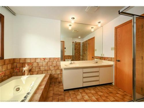 68 Barringham Drive, Oakville, ON - Indoor Photo Showing Bathroom