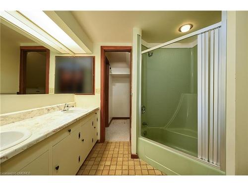 68 Barringham Drive, Oakville, ON - Indoor Photo Showing Bathroom