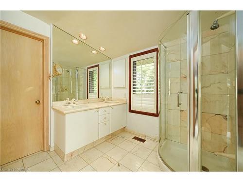 68 Barringham Drive, Oakville, ON - Indoor Photo Showing Bathroom