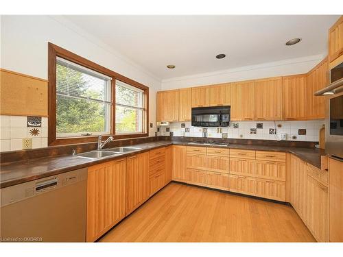 68 Barringham Drive, Oakville, ON - Indoor Photo Showing Kitchen With Double Sink