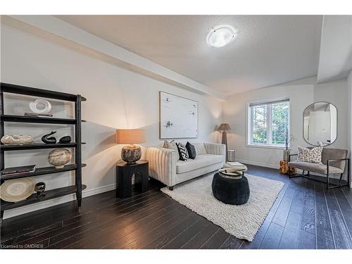 6 Chestnut Drive Avenue, Grimsby, ON - Indoor Photo Showing Living Room