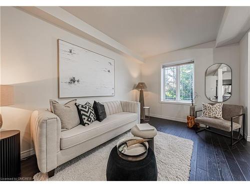 6 Chestnut Drive Avenue, Grimsby, ON - Indoor Photo Showing Living Room