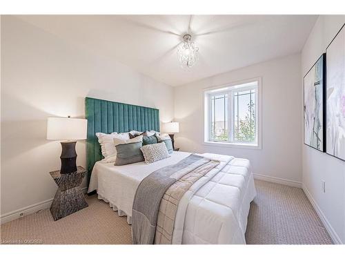 6 Chestnut Drive Avenue, Grimsby, ON - Indoor Photo Showing Bedroom