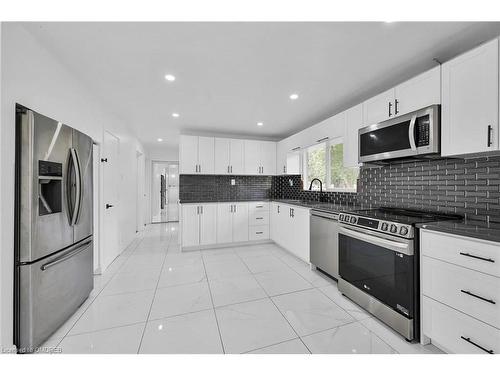 6540 Twenty Road E, Hamilton, ON - Indoor Photo Showing Kitchen With Upgraded Kitchen