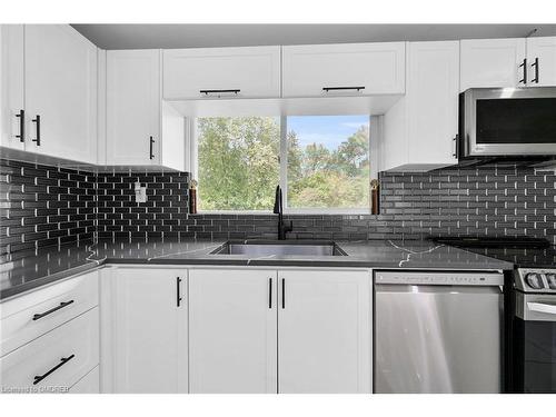 6540 Twenty Road E, Hamilton, ON - Indoor Photo Showing Kitchen