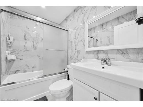 6540 Twenty Road E, Hamilton, ON - Indoor Photo Showing Bathroom