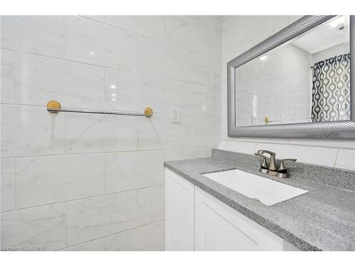 6540 Twenty Road E, Hamilton, ON - Indoor Photo Showing Bathroom