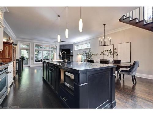 134 Westside Drive, Oakville, ON - Indoor Photo Showing Kitchen With Upgraded Kitchen