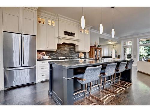 134 Westside Drive, Oakville, ON - Indoor Photo Showing Kitchen With Upgraded Kitchen