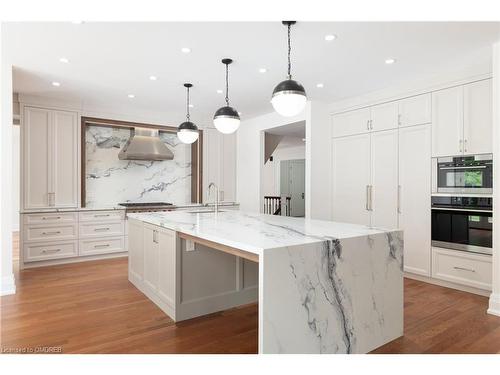 119 Chartwell Road, Oakville, ON - Indoor Photo Showing Kitchen With Upgraded Kitchen