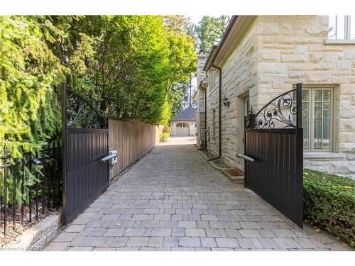 119 Chartwell Road, Oakville, ON - Outdoor