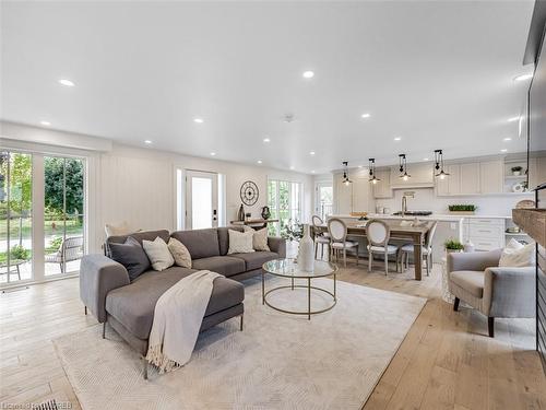 2212 Urwin Crescent, Oakville, ON - Indoor Photo Showing Living Room