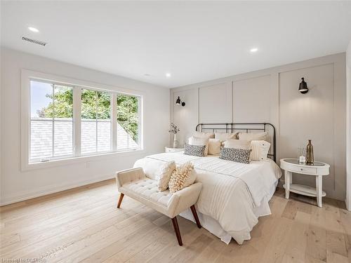 2212 Urwin Crescent, Oakville, ON - Indoor Photo Showing Bedroom