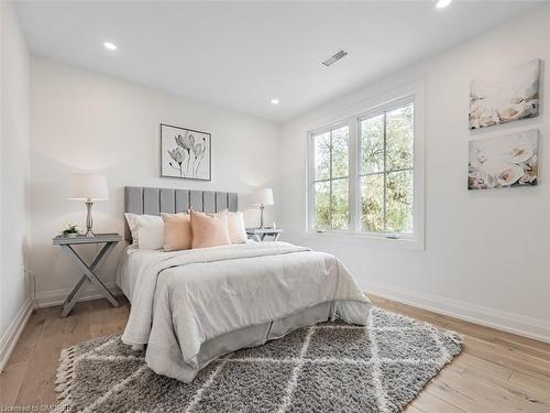 2212 Urwin Crescent, Oakville, ON - Indoor Photo Showing Bedroom