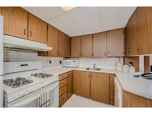 56 Vernon Street, Toronto, ON - Indoor Photo Showing Kitchen