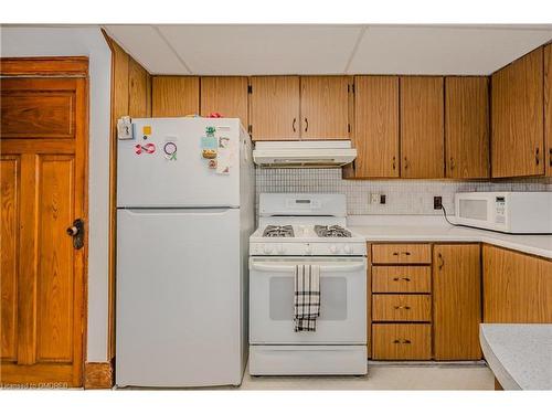 56 Vernon Street, Toronto, ON - Indoor Photo Showing Kitchen