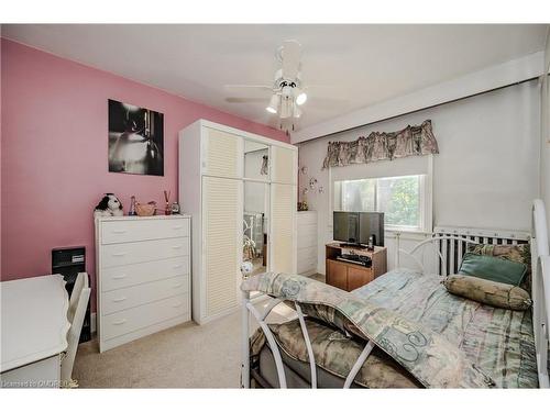 56 Vernon Street, Toronto, ON - Indoor Photo Showing Bedroom