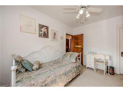 56 Vernon Street, Toronto, ON - Indoor Photo Showing Bedroom