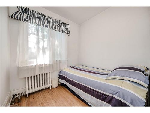 56 Vernon Street, Toronto, ON - Indoor Photo Showing Bedroom