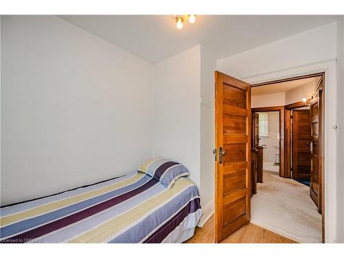 56 Vernon Street, Toronto, ON - Indoor Photo Showing Bedroom