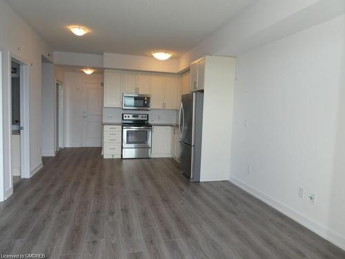 718-2490 Old Bronte Road, Oakville, ON - Indoor Photo Showing Kitchen