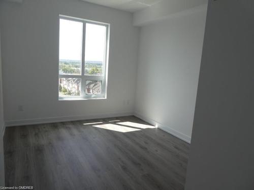 718-2490 Old Bronte Road, Oakville, ON - Indoor Photo Showing Other Room