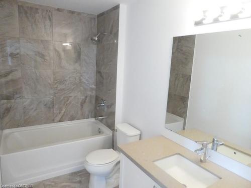 718-2490 Old Bronte Road, Oakville, ON - Indoor Photo Showing Bathroom