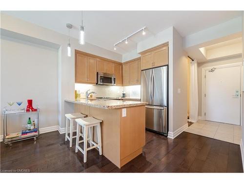 206-2300 Upper Middle Road W, Oakville, ON - Indoor Photo Showing Kitchen With Stainless Steel Kitchen