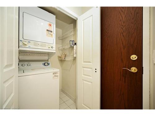 1703-2545 Erin Centre Boulevard, Mississauga, ON - Indoor Photo Showing Laundry Room