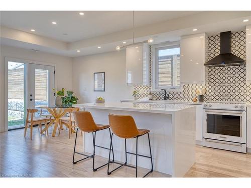 1-433 Mary Street, Hamilton, ON - Indoor Photo Showing Kitchen With Upgraded Kitchen