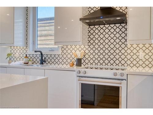 1-433 Mary Street, Hamilton, ON - Indoor Photo Showing Kitchen