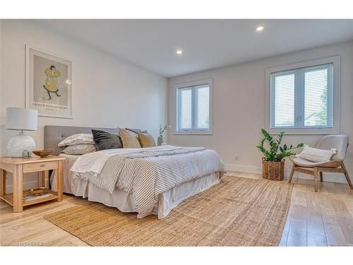 1-433 Mary Street, Hamilton, ON - Indoor Photo Showing Bedroom