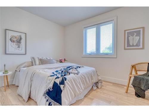 1-433 Mary Street, Hamilton, ON - Indoor Photo Showing Bedroom